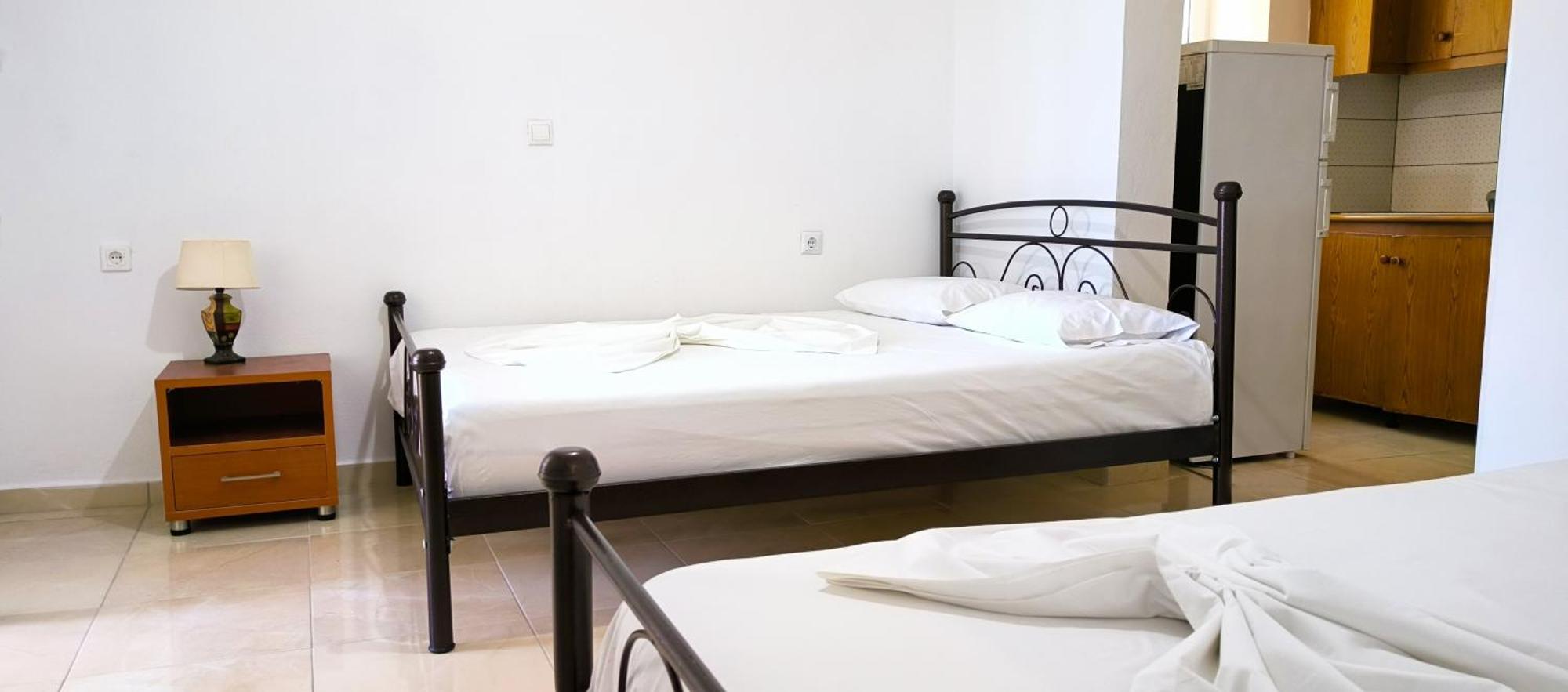 Natasha Rooms Himare Luaran gambar