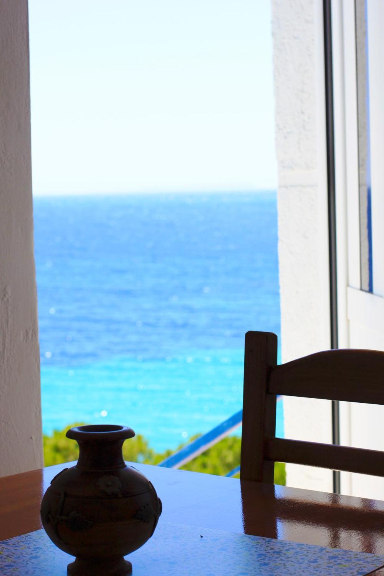 Natasha Rooms Himare Luaran gambar