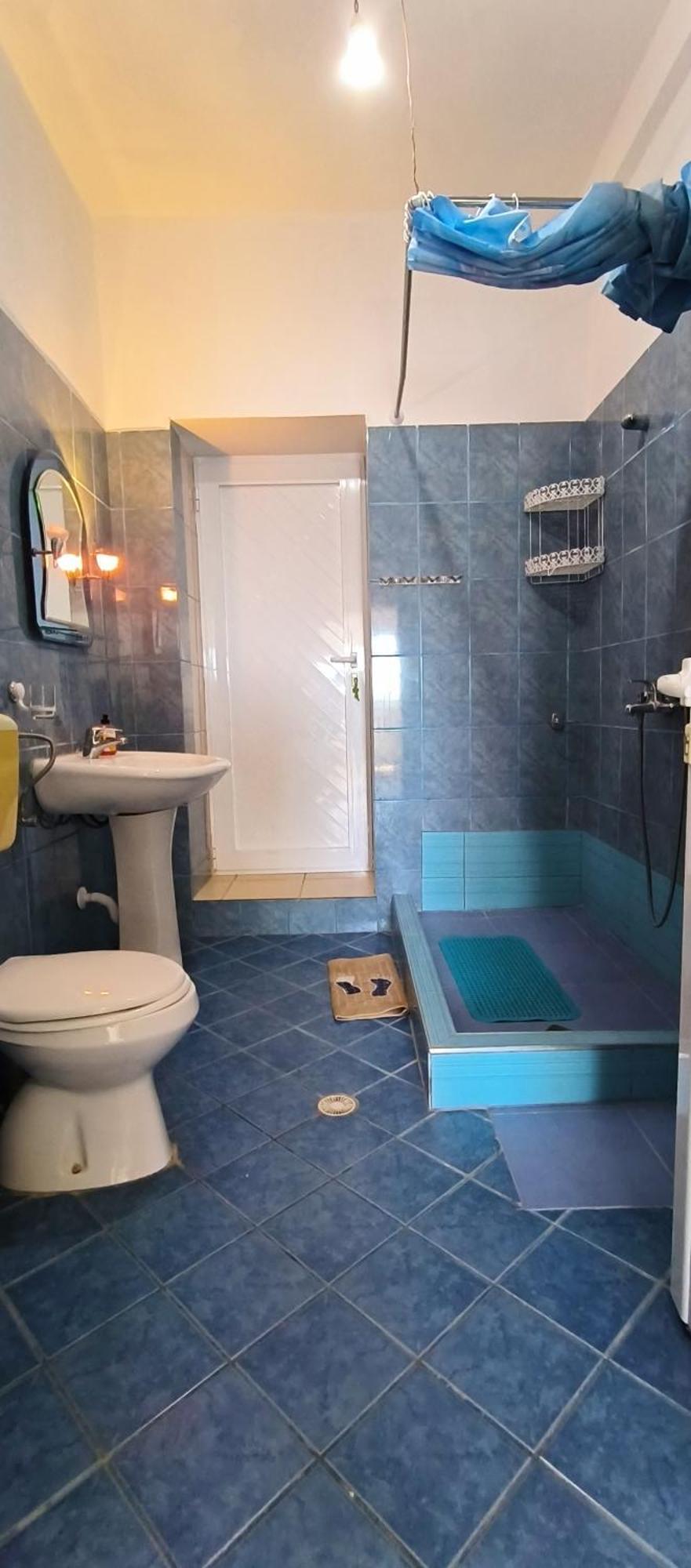 Natasha Rooms Himare Luaran gambar